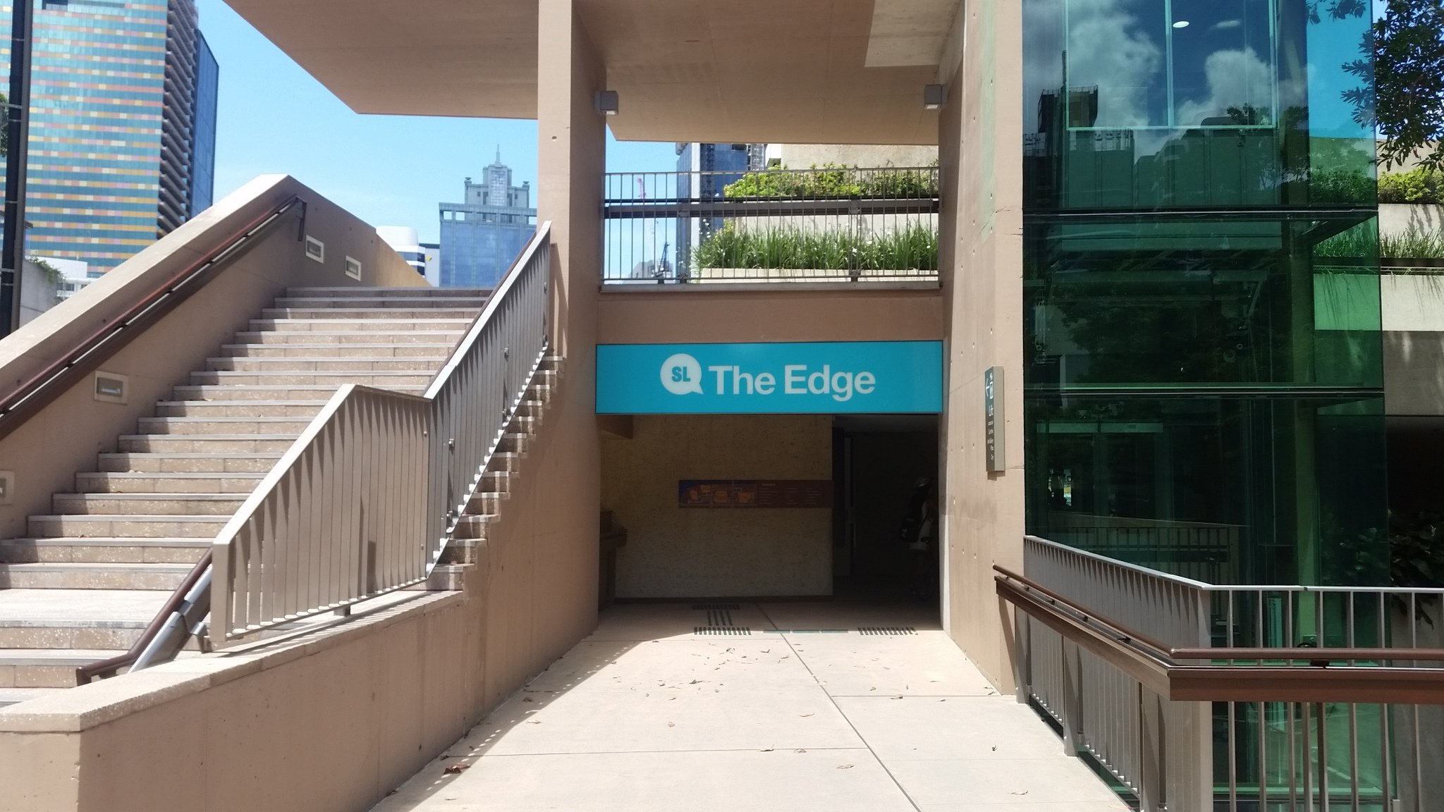 '더 엣지' (The Edge)